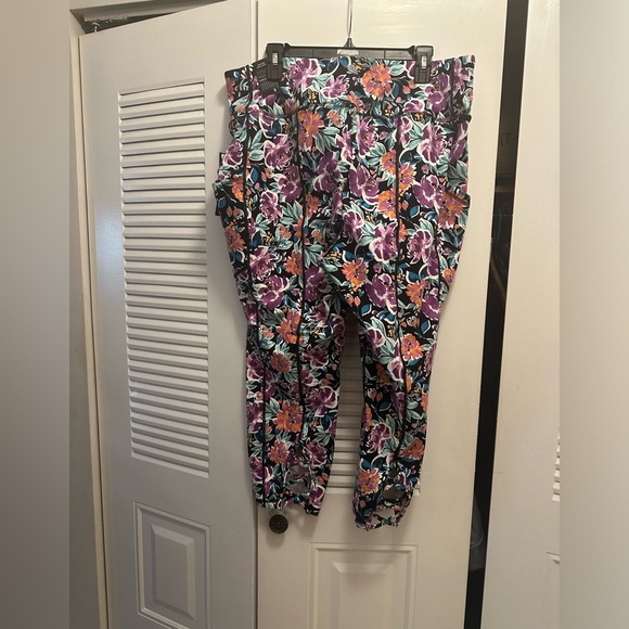 NWT torrid active crop leggings - Picture 7 of 10